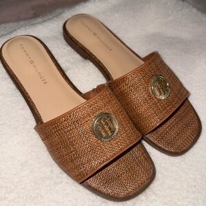 Like New Tommy Hilfiger Tan Woven Sandals